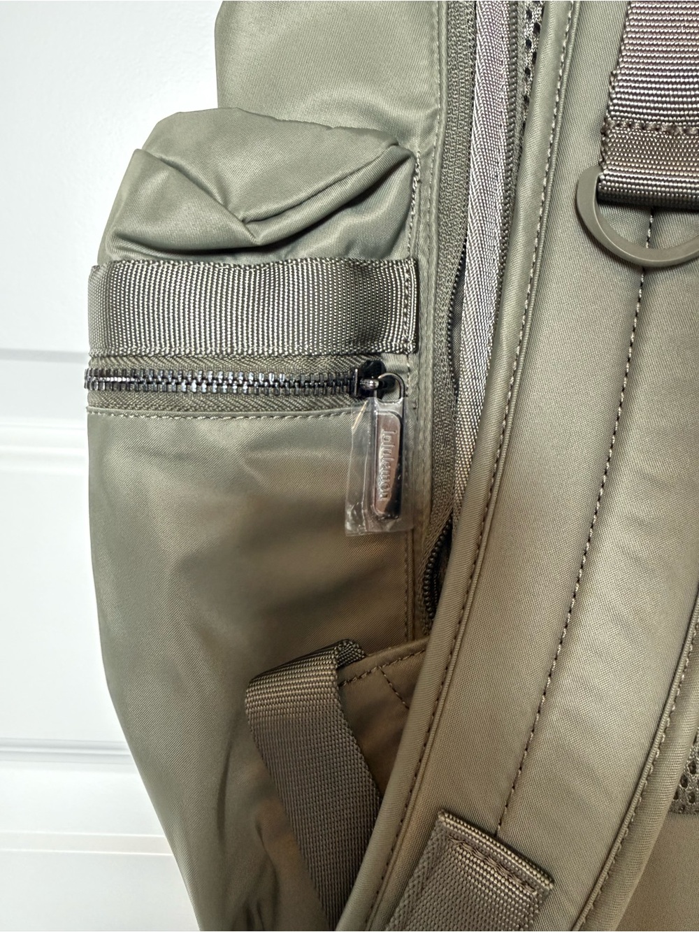 Lululemon Backpack Wanderlust 25L - NEW - Picture 3 of 6